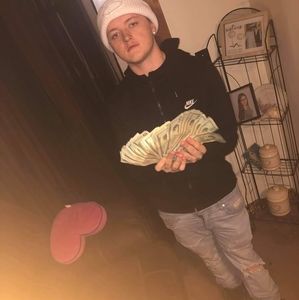 Meet your Posher, Dakota